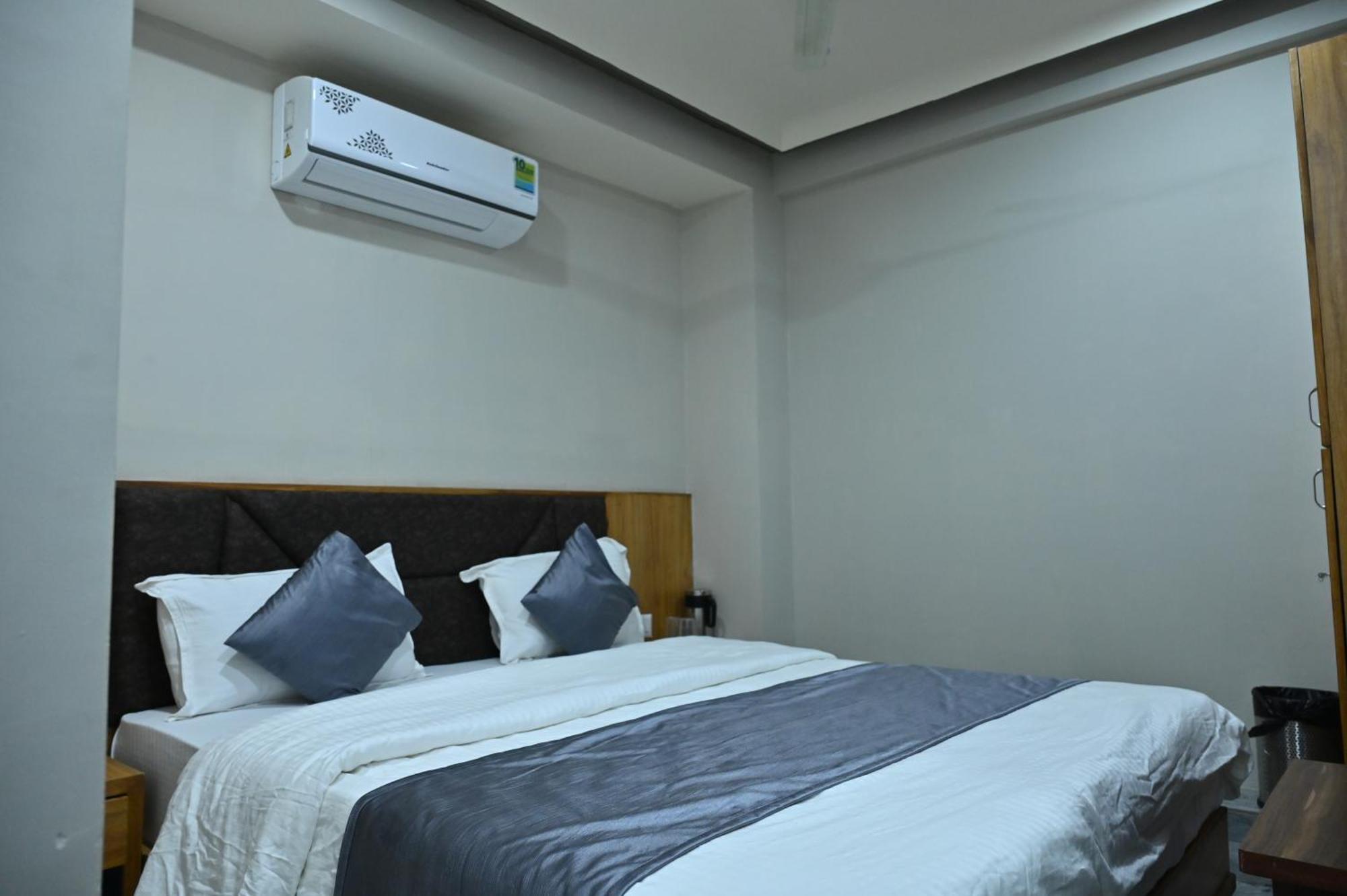 Hotel Sury Villa Ahmadábád Kültér fotó