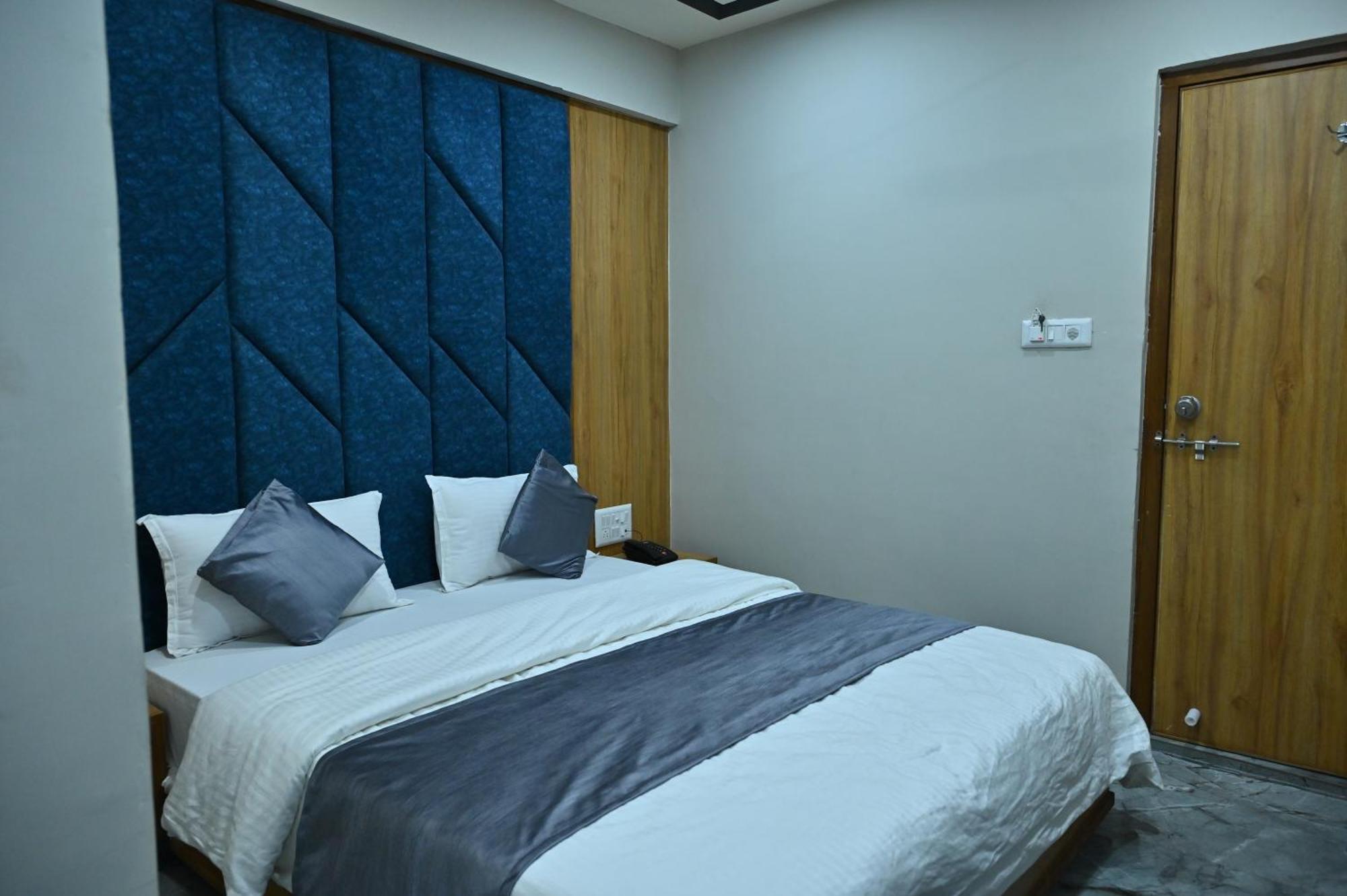 Hotel Sury Villa Ahmadábád Kültér fotó