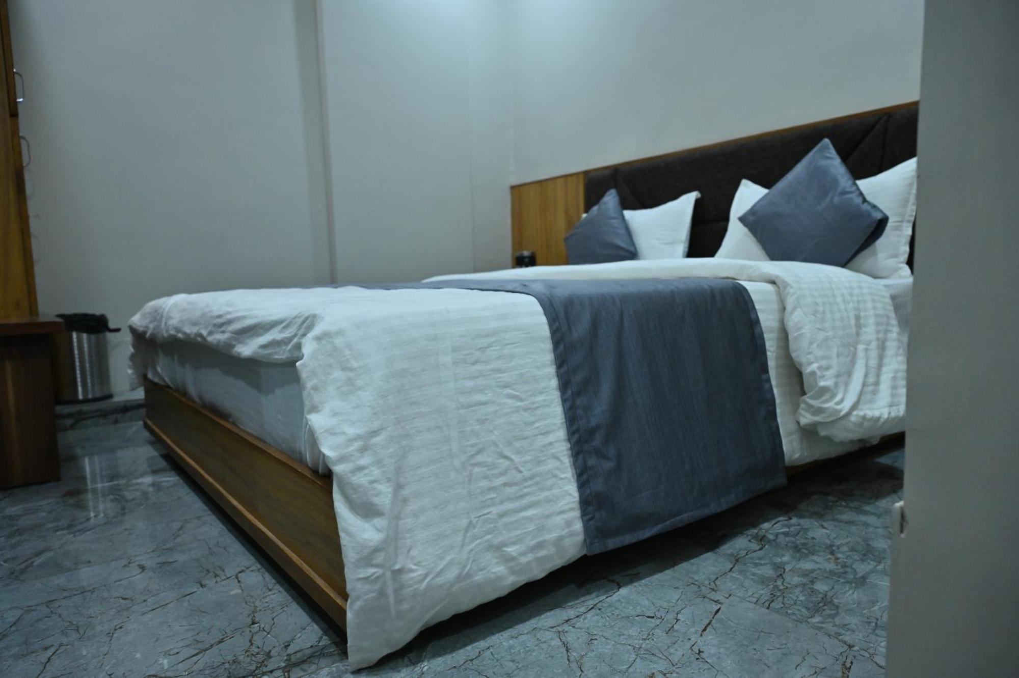 Hotel Sury Villa Ahmadábád Kültér fotó