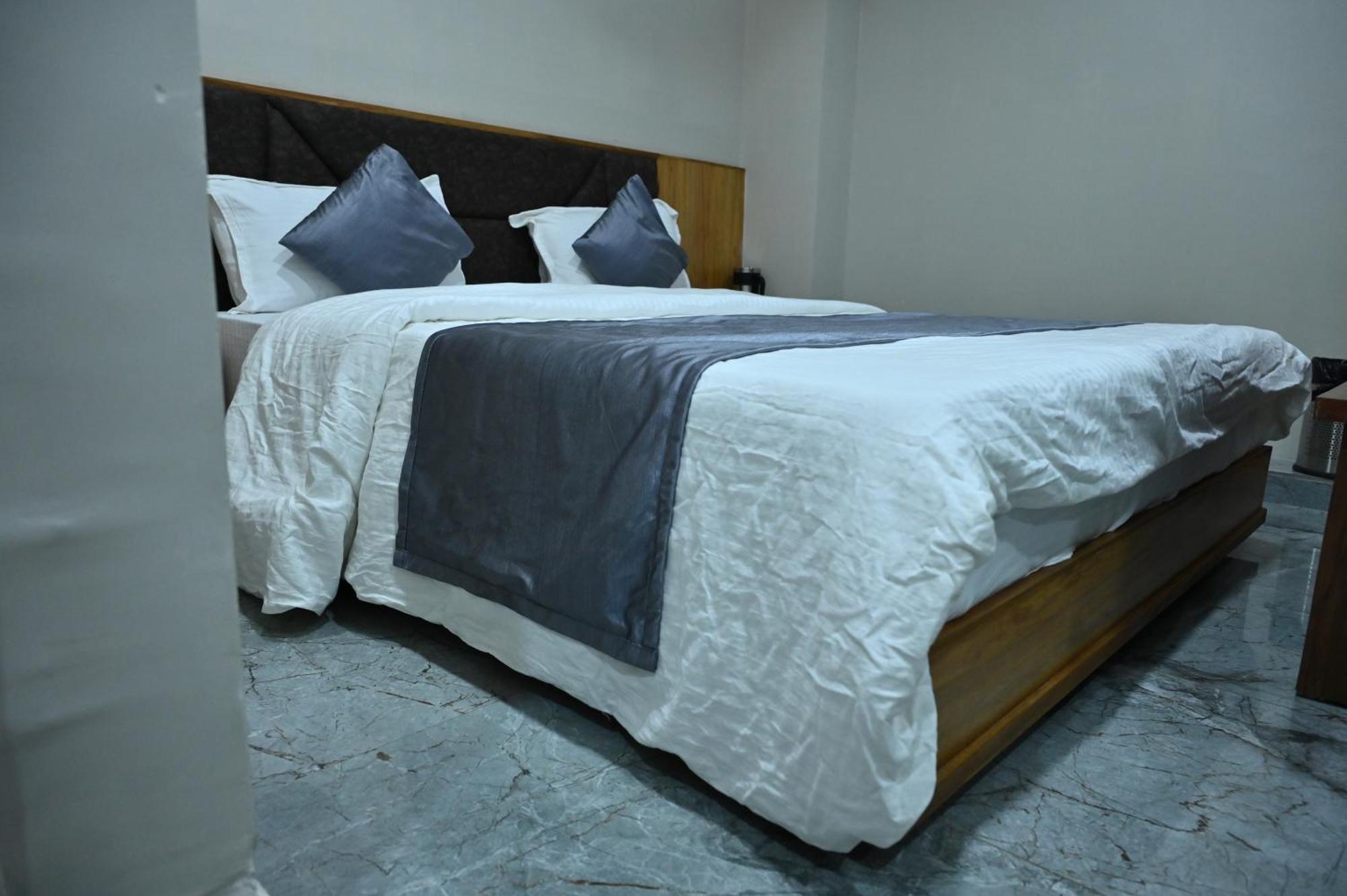 Hotel Sury Villa Ahmadábád Kültér fotó