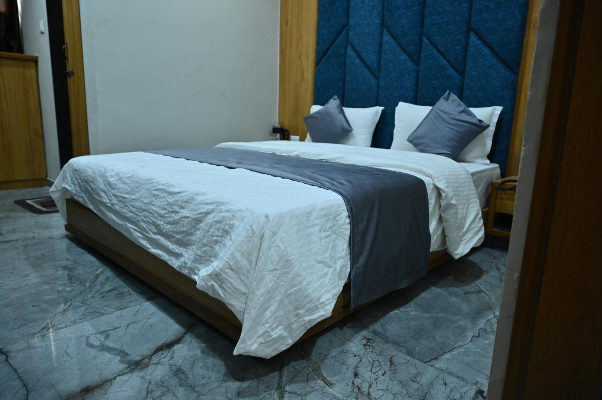 Hotel Sury Villa Ahmadábád Kültér fotó